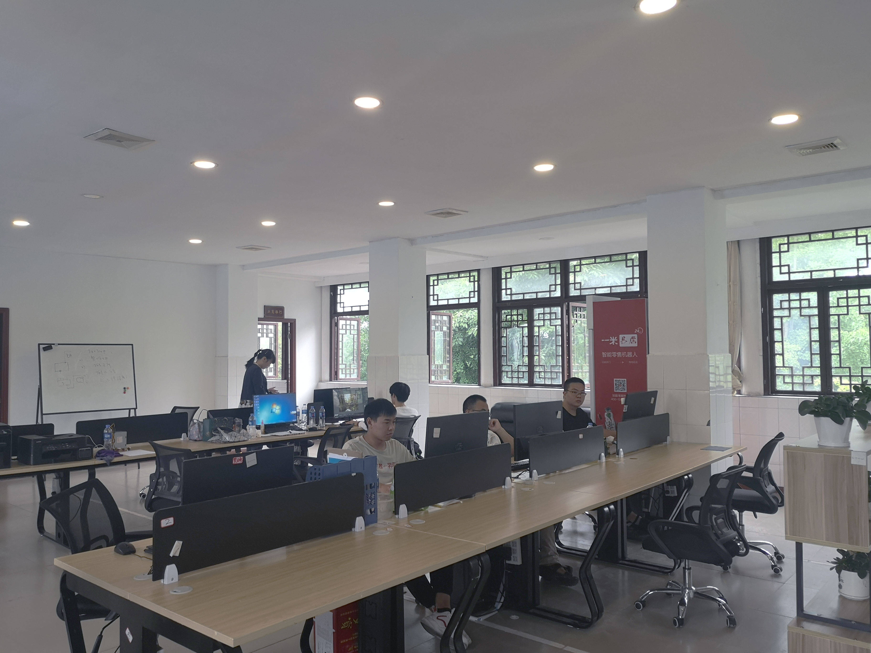 ‘KYKY开元’
一米智能带着零售机械人（易小柜）来与大熊猫做邻人啦(图6)